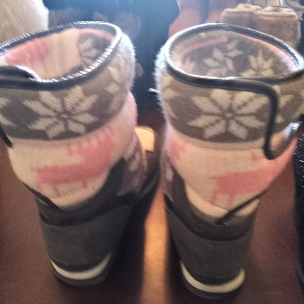 Boots - Picture 2 of 5